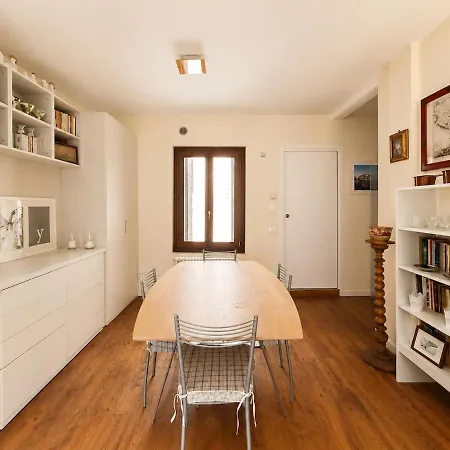 Appartement Spacious, Bright And Airy Flat At Accademia Venetië
