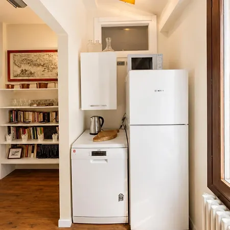Spacious, Bright And Airy Flat At Accademia 公寓