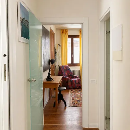 Spacious, Bright And Airy Flat At Accademia