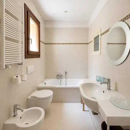 Appartement Spacious, Bright And Airy Flat At Accademia